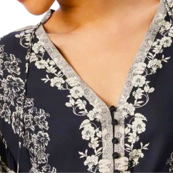 NWT Alice and Olivia Senna Smocked Romper 🌸👓💋 - Picture 5 of 6